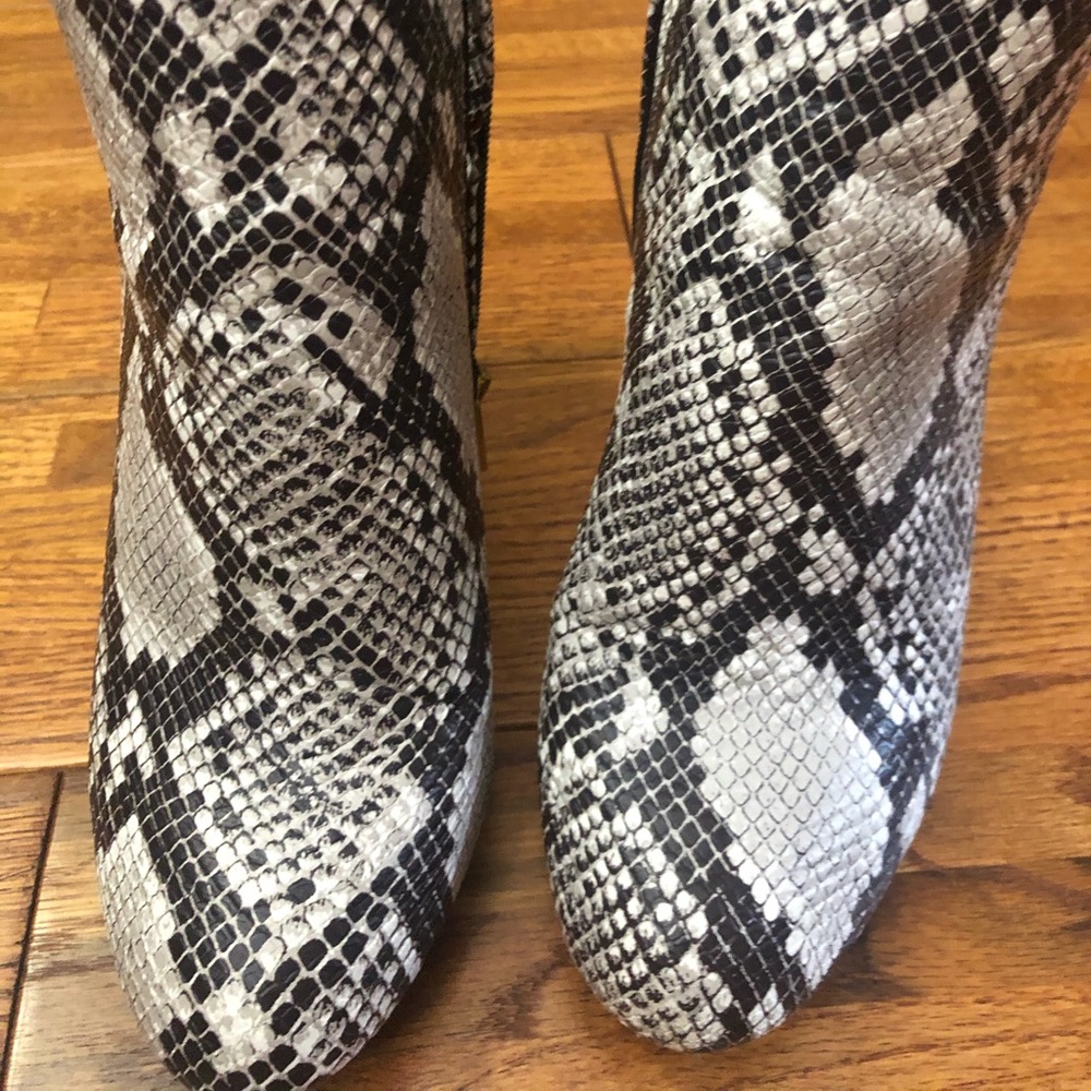 Heeled booties
